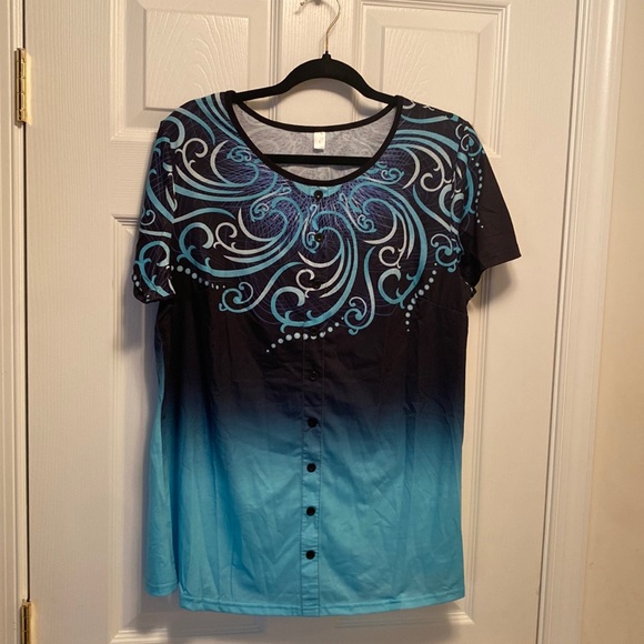 Tops - NWOT Multicolor Top…size L